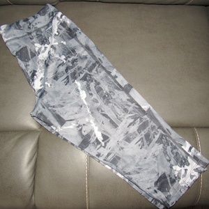 Champion PowerTrain Medium Crop Athletic Leggings